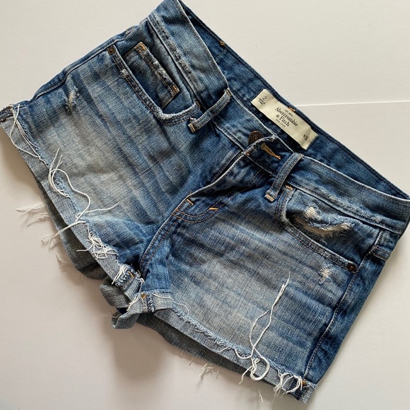 ABERCROMBIE AND FITCH JEAN HIGH WAIST SHORTS - Picture 1 of 6